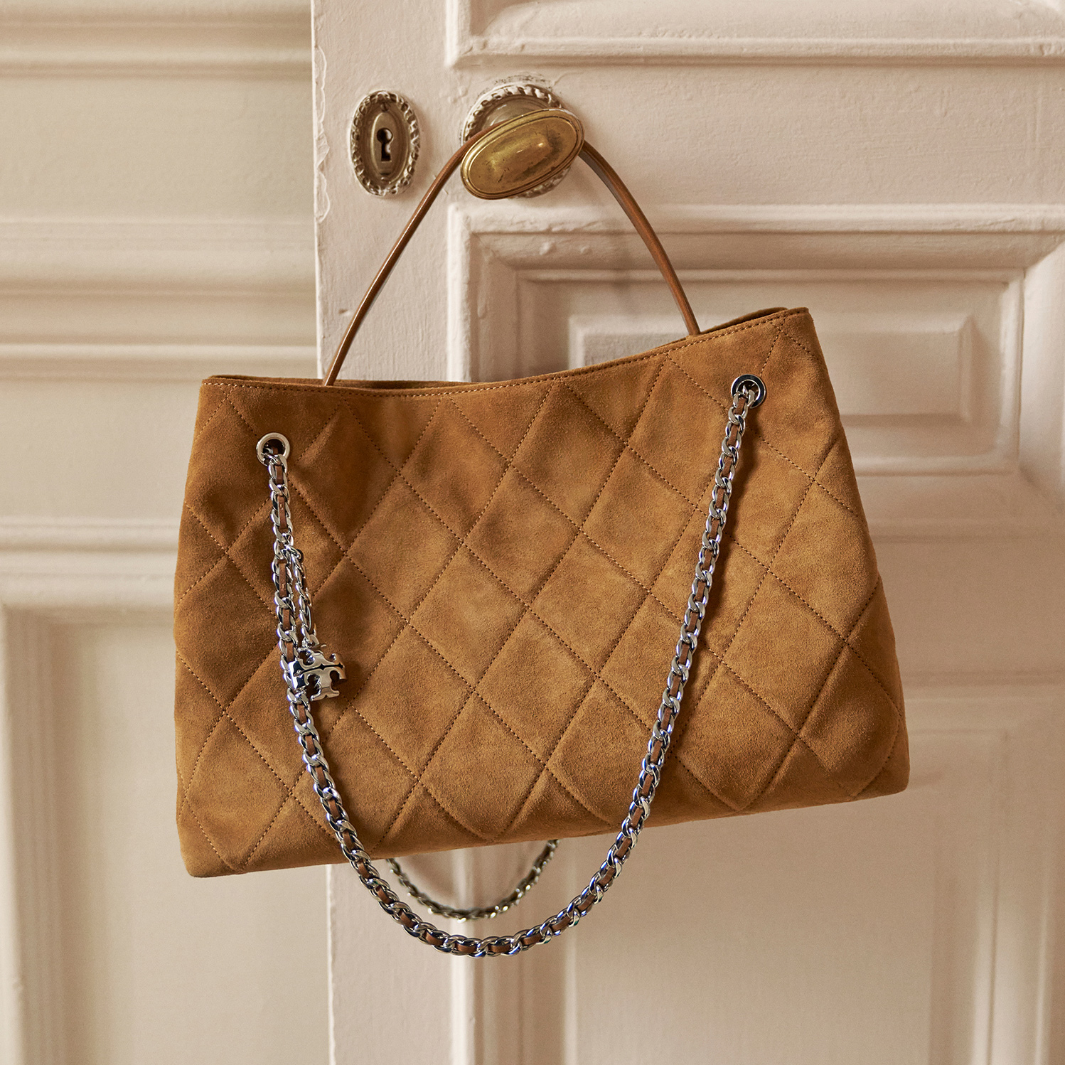 MUST-HAVE HANDBAGS